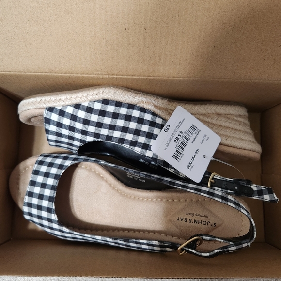 St. John's bay black wedges. Size 6.5 W. - Picture 5 of 8